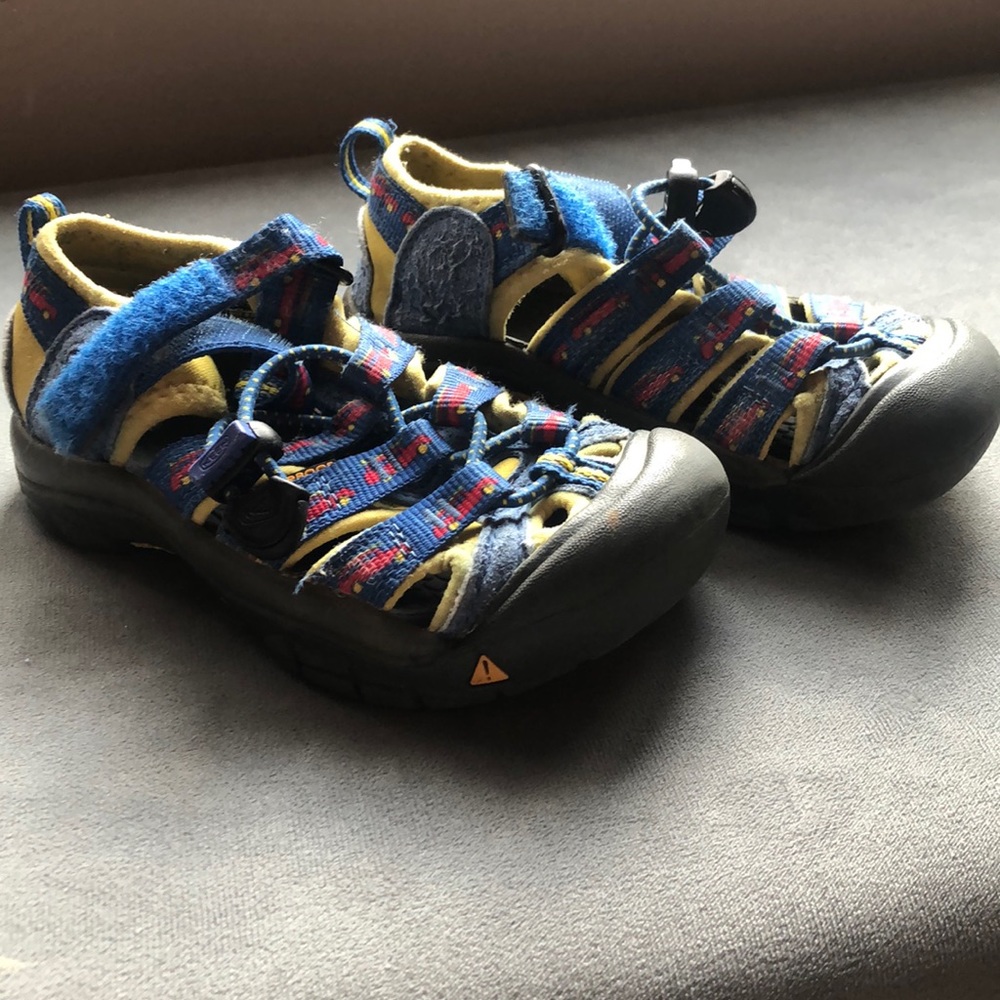 Boys size 11 Keen sandals